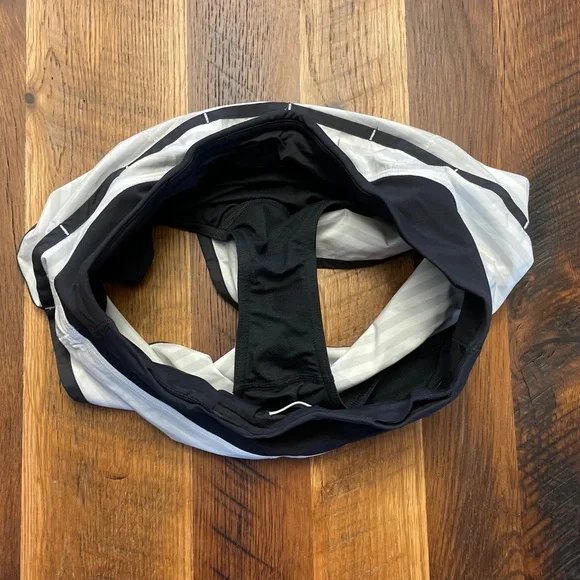 Lululemon Speed Shorts - Quiet Stripe, Size 4 - Picture 9 of 10